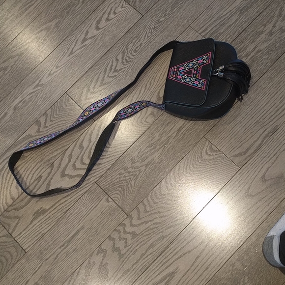 Small shoulder faux leather bag by justice 🌸 - Picture 5 of 8